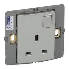 283111 -  BS 13A 1G SP SWITCHED - SILVERM - MALIA